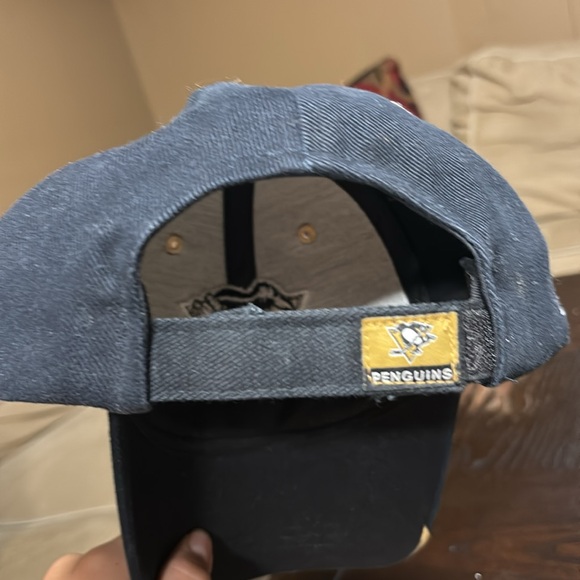 Vintage Penguins Hat - Picture 4 of 4